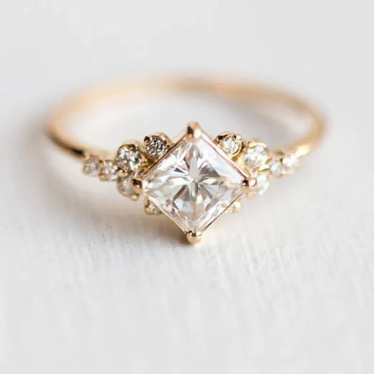 KAREN – ELEGANT QUEEN’S RING