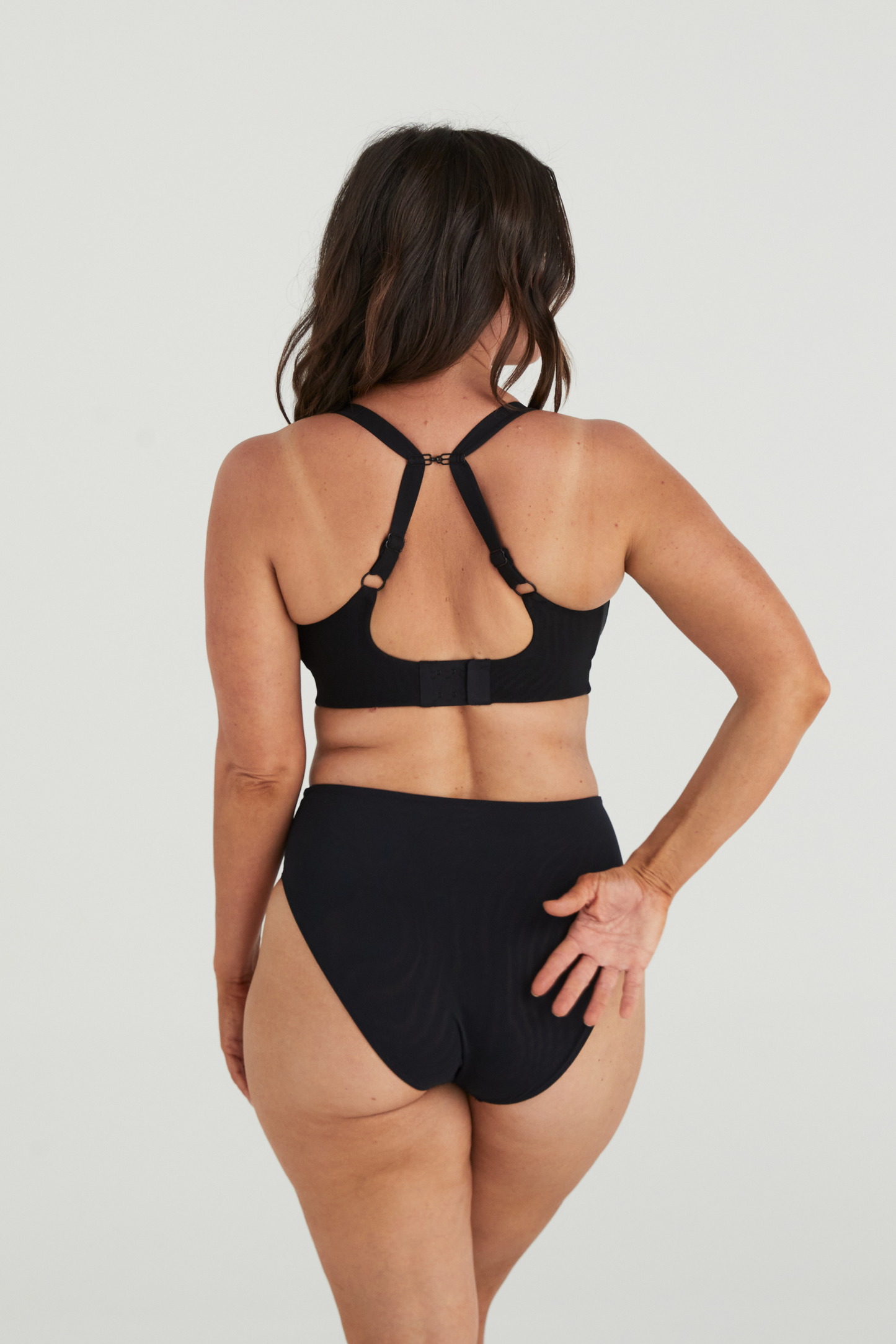 BUSTY BASICS CROP - BLACK