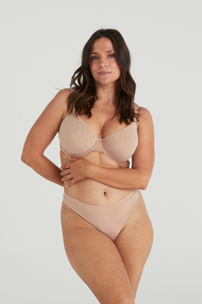 BUSTY BASICS PLUNGE BRA - LATTE