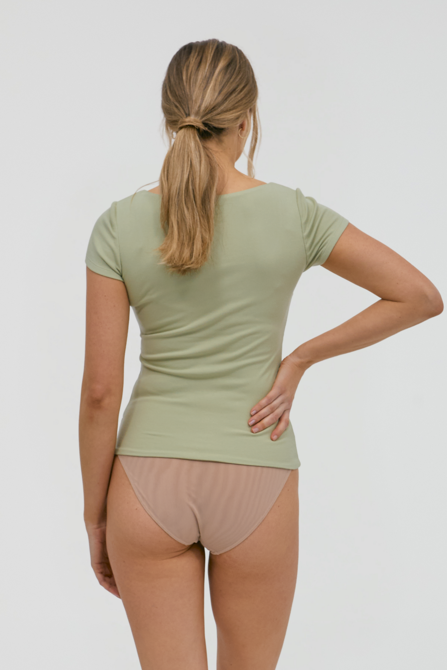 Busty Basics - T-shirt